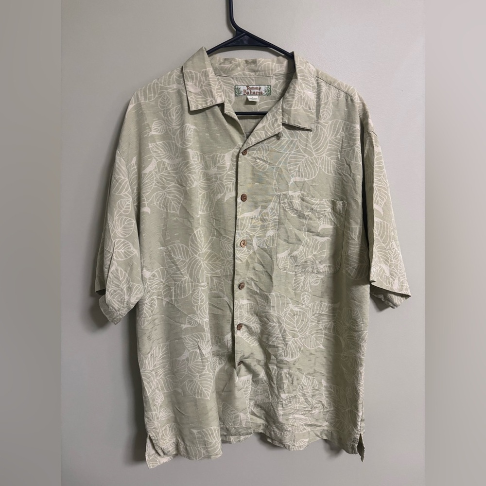 Tommy Bahama 100% Silk Men’s Hawaiian Green Shirt Size Large Floral Button Up